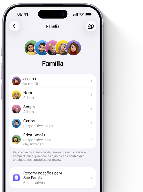 Tela do iPhone mostrando a página Família nos Ajustes. Na parte superior, Memojis de membros individuais da família, cada rosto dentro de um círculo colorido. Os mesmos Memojis aparecem em uma lista logo abaixo, mostrando todas as pessoas do grupo de Compartilhamento Familiar.