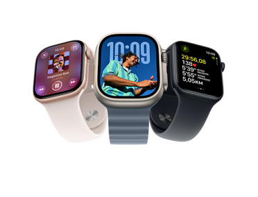 Tres dispositivos Apple Watch: Apple Watch Series 11, color oro rosa, caja de aluminio, Apple Music, controles de lista de reproducción, exterior lateral derecho, Digital Crown, correa deportiva color rosa claro, cierre plateado de encastre, Apple Watch Ultra 3, color natural, caja de titanio, pantalla de borde a borde, foto superpuesta a la hora, exterior lateral derecho, Digital Crown, correa Ocean color azul ancla, fluoroelastómero tubular, Apple Watch SE 3, caja de aluminio, color medianoche, exterior lateral derecho, Digital Crown, métricas avanzadas de entrenamiento de Carrera al Aire Libre