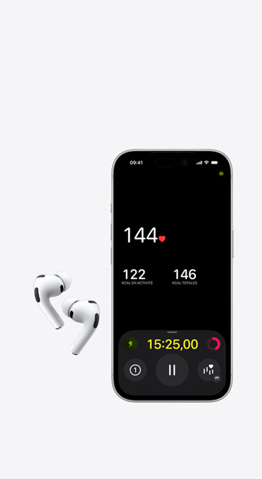 Écouteurs sans fil gauche et droit disposés à côté d’un iPhone affichant le moniteur de fréquence cardiaque
