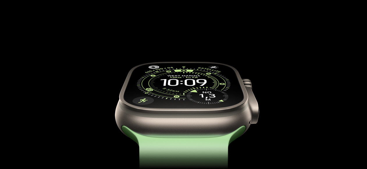 Apple Watch Ultra 3, cassa in titanio naturale, bussola sul quadrante Orienteering, cinturino Ocean verde neon