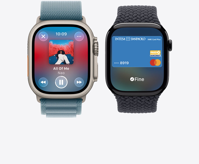Apple Watch Ultra 3, cassa in titanio, colore naturale, app Apple Music, schermata In riproduzione, Apple Watch Series 11, cassa in alluminio, colore Jet Black lucido, schermata Apple Pay, Apple Card