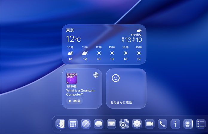macOS Tahoeの画面に、Liquid Glassデザインの天気、ポッドキャスト、リマインダーのウィジェットが表示されている