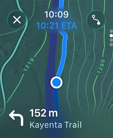 Maps aplikācija, ekrāna apakšā parādās navigācijas norādes