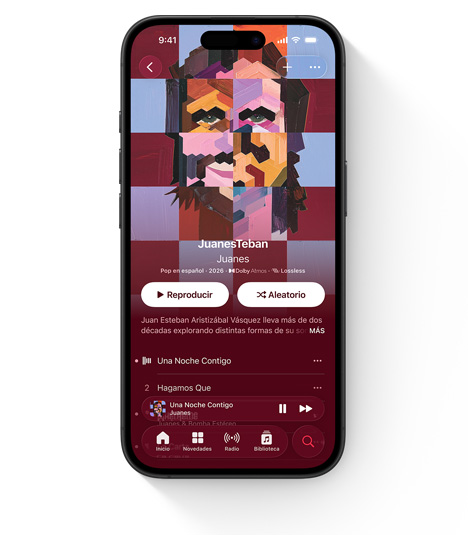 En la pantalla de un iPhone, se muestra la interfaz de Apple Music con Myke Towers