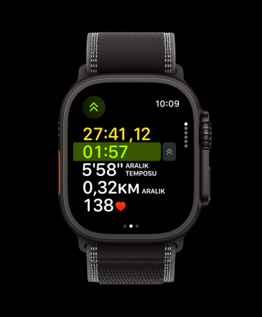 Apple Watch Ultra 3, siyah renk, titanyum kasa, koşu antrenmanı, sonraki aralık