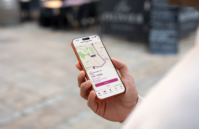 Los conductores de la plataforma eligen los repartos en la app Tut Tut y usan Mapas de Apple para llegar al lugar