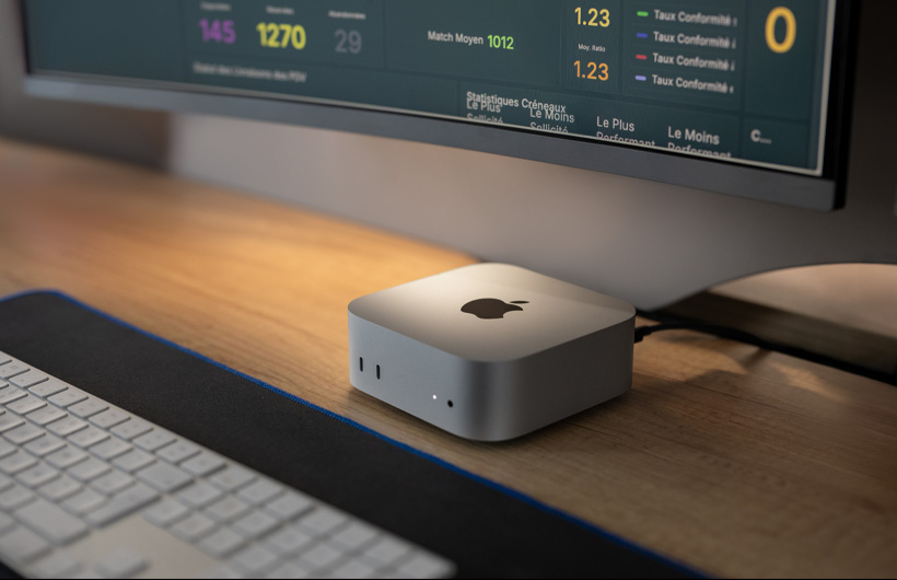 El equipo de atención al cliente trabaja con la Mac mini en las oficinas centrales de Tut Tut