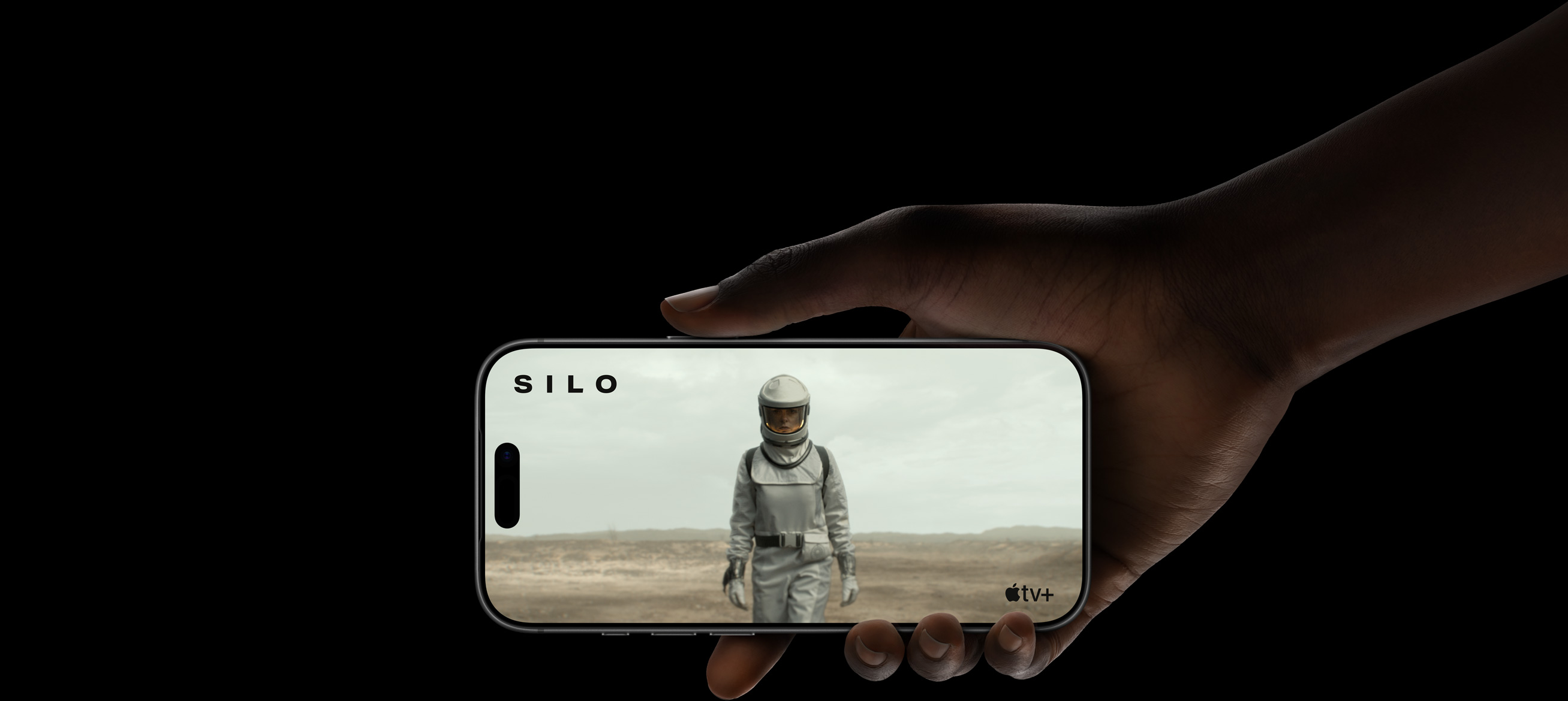 Prizor iz serije Silo na usluzi Apple TV+ demonstrira duže trajanje baterije iPhonea 17 Pro.