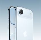 iPhone Air, coloris bleu ciel, vue oblique de l’arrière, système caméra principale Fusion dans le plateau au sommet, bouton Commande de l’appareil photo, face avant, design tout écran, bouton action et boutons de réglage du volume
