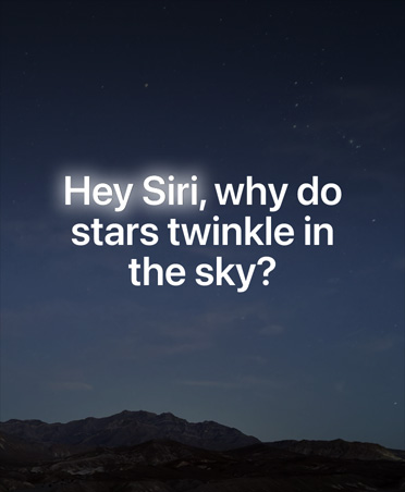 Màn hình với bầu trời đêm đầy sao và lớp phủ văn bản chứa câu hỏi cho Siri AI, Hey Siri, tại sao các ngôi sao lại lấp lánh trên bầu trời?