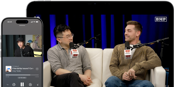 Một tập podcast video đang phát trên màn hình trong Apple Podcasts